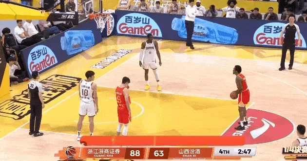 开云-布朗砍下32分全场高喊MVP，广厦领先25分换上赵岩昊、苏若禹